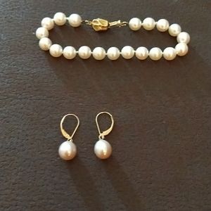 Matching pearl bracelet & earrings